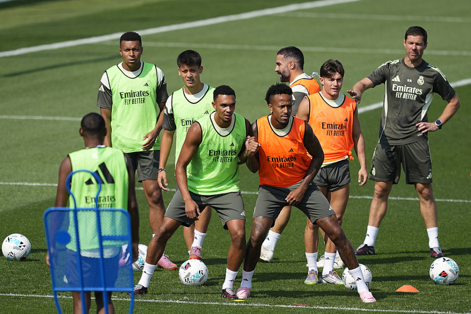 利物浦和阿, 中场也来了 利物浦和阿, 中场也来了