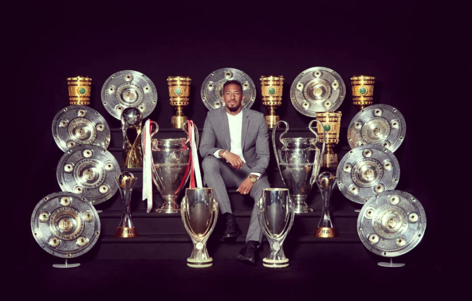 后者晒出手, 旅里昂